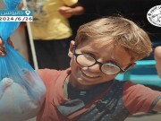 فيديو وصور|| متطوعو «الفارس الشهم» يقدمون مساعدات غذائية للأطفال وللأسر النازحة