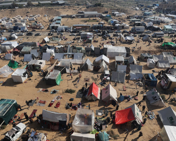 كارثة وبائية.. انتشار الأوبئة والأمراض الجلدية بمخيمات النازحين في قطاع غزة
